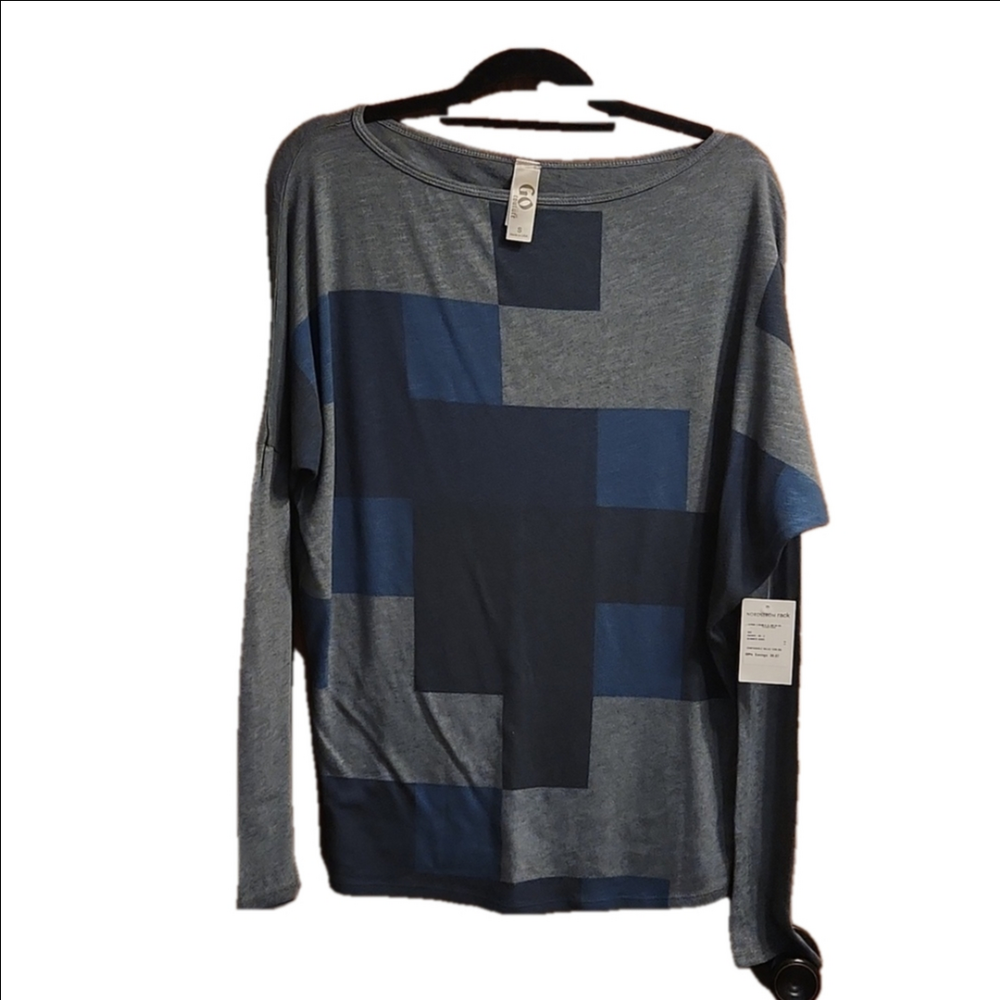Go Couture Women's Gray and Navy Geometric Scoop Neck Sweater